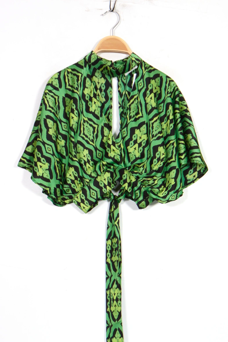 Fluid satin crop top with bold print