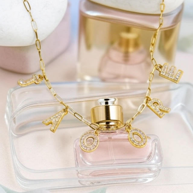 Collier “J’ADORE” en Acier Inoxydable – Chaîne Maille & Lettres Strassées | Bijou Tendance Femme